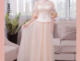 Khỏa bưng quả màu da kem